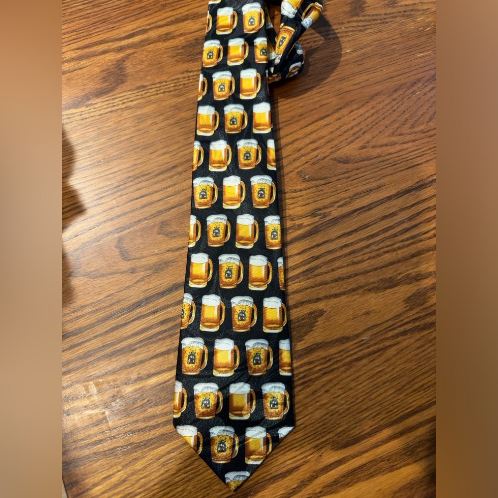 Steven Harris Tie - Beer Mugs